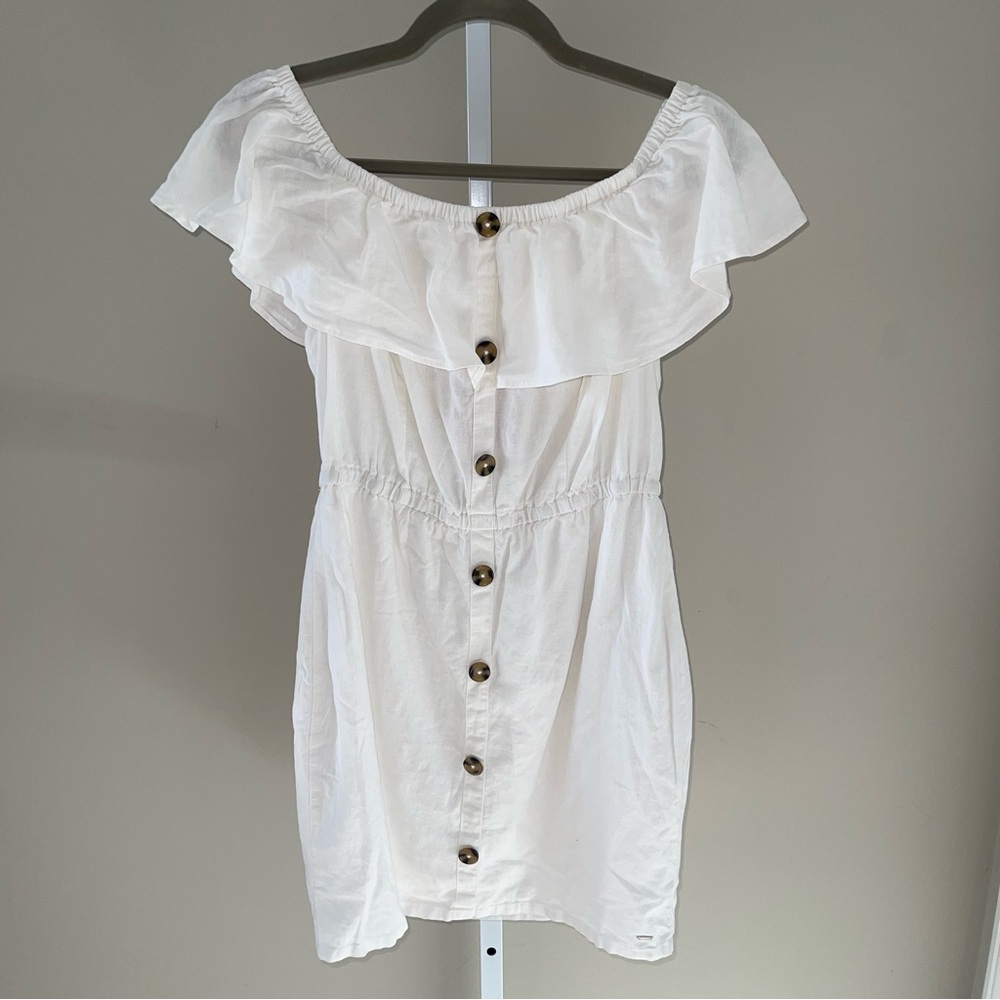 GUESS Off-Shoulder White Button-Front Mini Dress – Size M, NWT